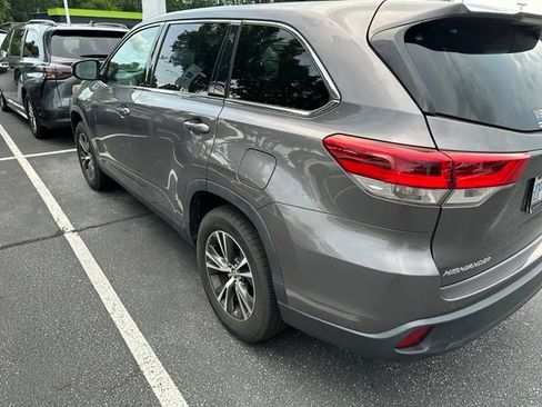 Used 2019 Toyota Highlander Plus FWD image 8
