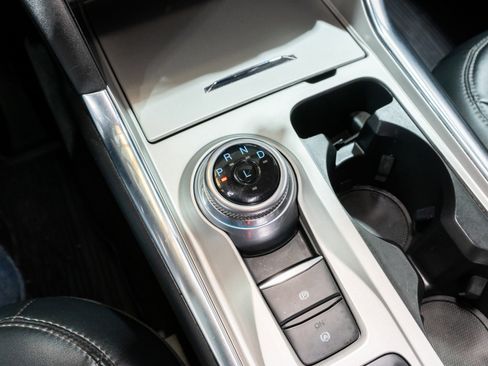 Used 2022 Ford Explorer XLT w/ Equipment Group 202A image 24