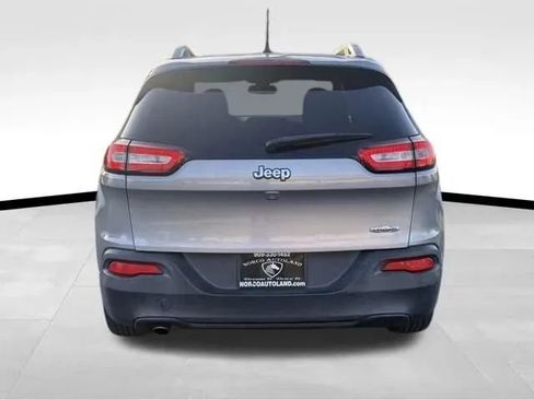 Used 2015 Jeep Cherokee Latitude FWD image 5
