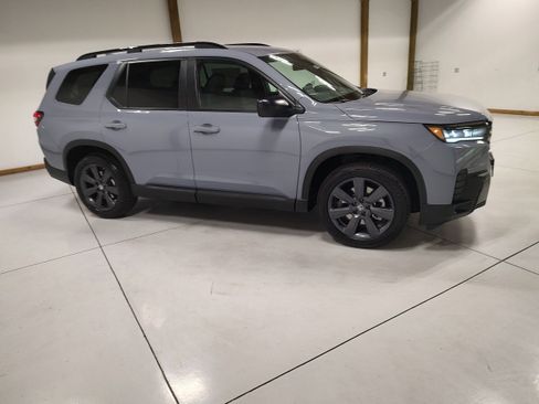 New 2026 Honda Pilot Sport image 2