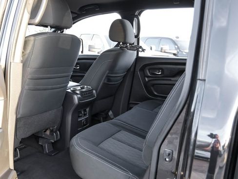 Used 2018 Nissan Titan SV w/ SV Convenience Package image 39