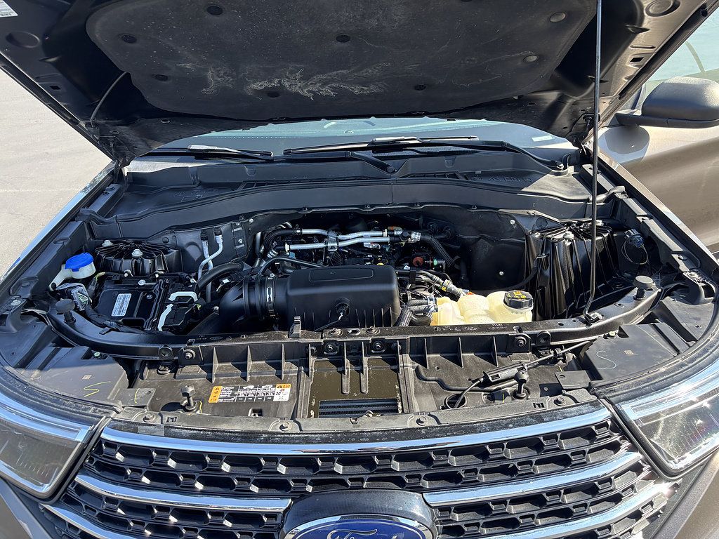 Used 2021 Ford Explorer XLT w/ Equipment Group 202A AWD/4WD image 34