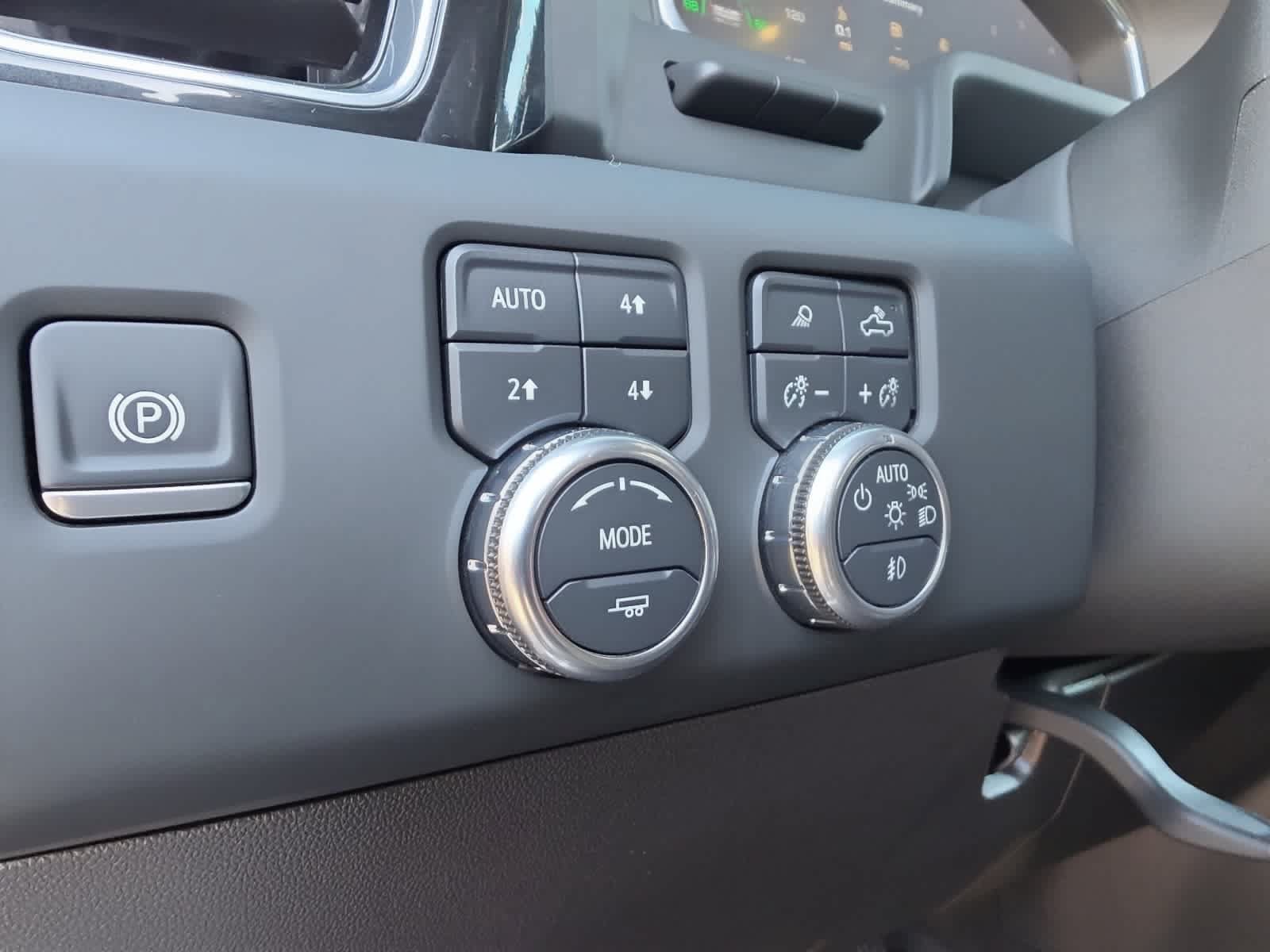 Used 2025 GMC Sierra 2500 Denali w/ Denali Reserve Package AWD/4WD image 25