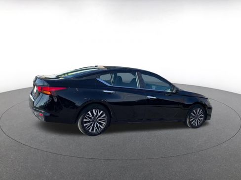 Used 2025 Nissan Altima 2.5 SV image 15
