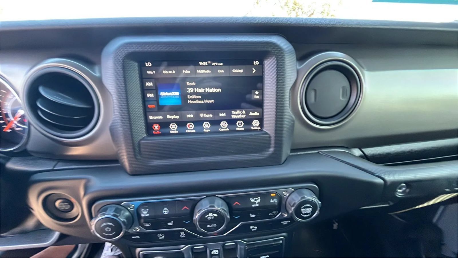 Used 2018 Jeep Wrangler Unlimited Sport S AWD/4WD image 12
