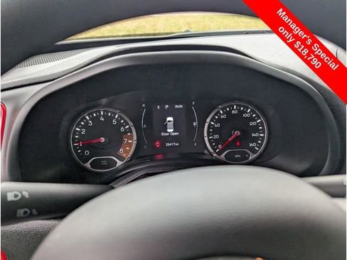 Used 2023 Jeep Renegade Latitude image 19