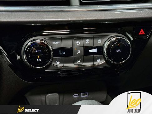 Used 2025 Chevrolet Trax ACTIV w/ Sunroof Package FWD image 17