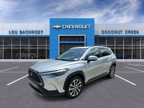 Used 2023 Toyota Corolla Cross XLE w/ Convenience Package FWD image 4