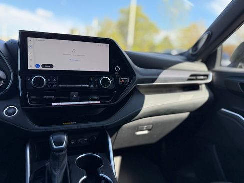 Certified 2025 Toyota Highlander XSE image 25