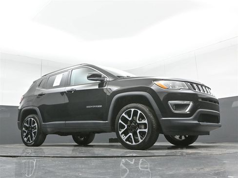 Used 2018 Jeep Compass Limited w/ Navigation Group image 31