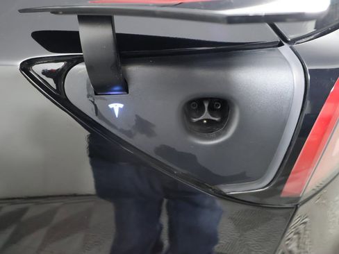 Used 2023 Tesla Model 3 Standard Range image 17