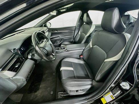 Used 2025 Toyota Camry SE FWD image 13