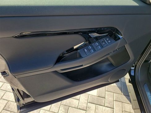 New 2026 Land Rover Range Rover Evoque Dynamic SE image 23