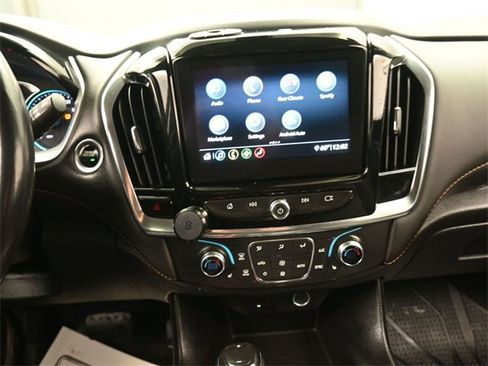 Used 2020 Chevrolet Traverse LT image 10