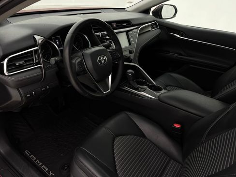 Used 2018 Toyota Camry SE image 12