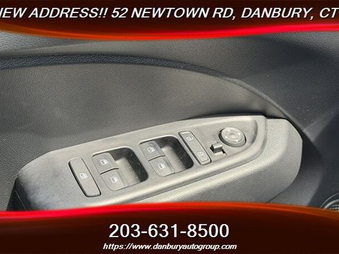 Used 2024 Hyundai Venue Limited FWD image 11