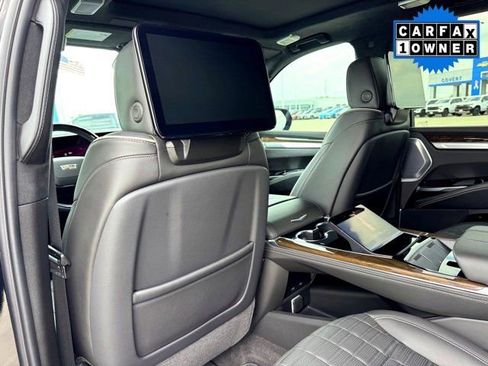 Used 2025 Cadillac Escalade ESV Sport Platinum AWD/4WD image 24