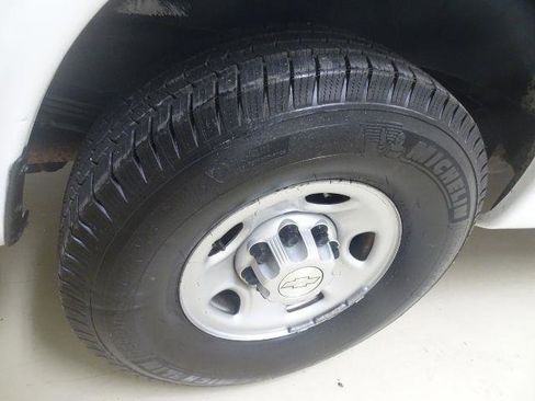 Used 2018 Chevrolet Express 2500 w/ Driver Convenience Package RWD image 7