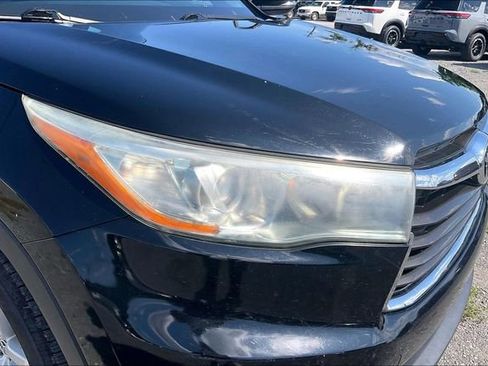 Used 2016 Toyota Highlander LE FWD image 32