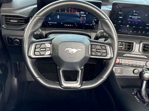 Used 2025 Ford Mustang Convertible RWD image 19