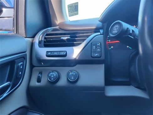 Used 2020 Chevrolet Suburban Premier image 19