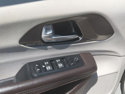 Used 2017 Chrysler Pacifica Touring-L Plus w/ Advanced Safetytec Group FWD image 23