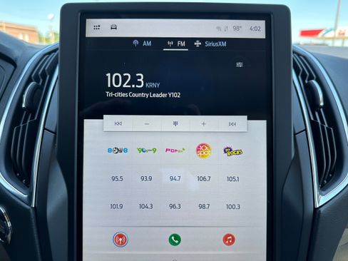 Used 2024 Ford Edge Titanium w/ Class II Trailer Tow Package image 15