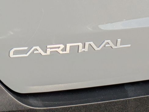 Used 2025 Kia Carnival SX image 31