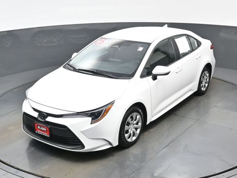 Used 2025 Toyota Corolla LE image 34