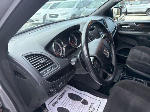 Used 2018 Dodge Grand Caravan SE image 17