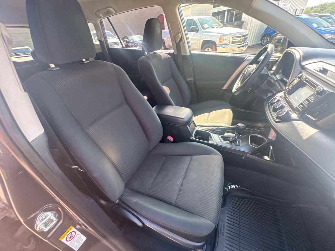 Used 2018 Toyota RAV4 LE w/ All Weather Liner Package AWD/4WD image 19
