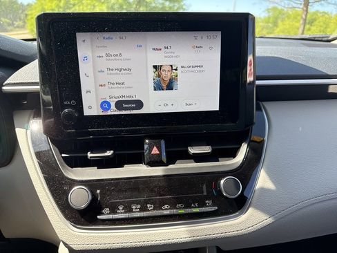 Used 2025 Toyota Corolla Cross L image 12