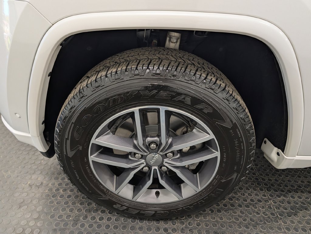 Used 2018 Jeep Grand Cherokee Overland AWD/4WD image 10