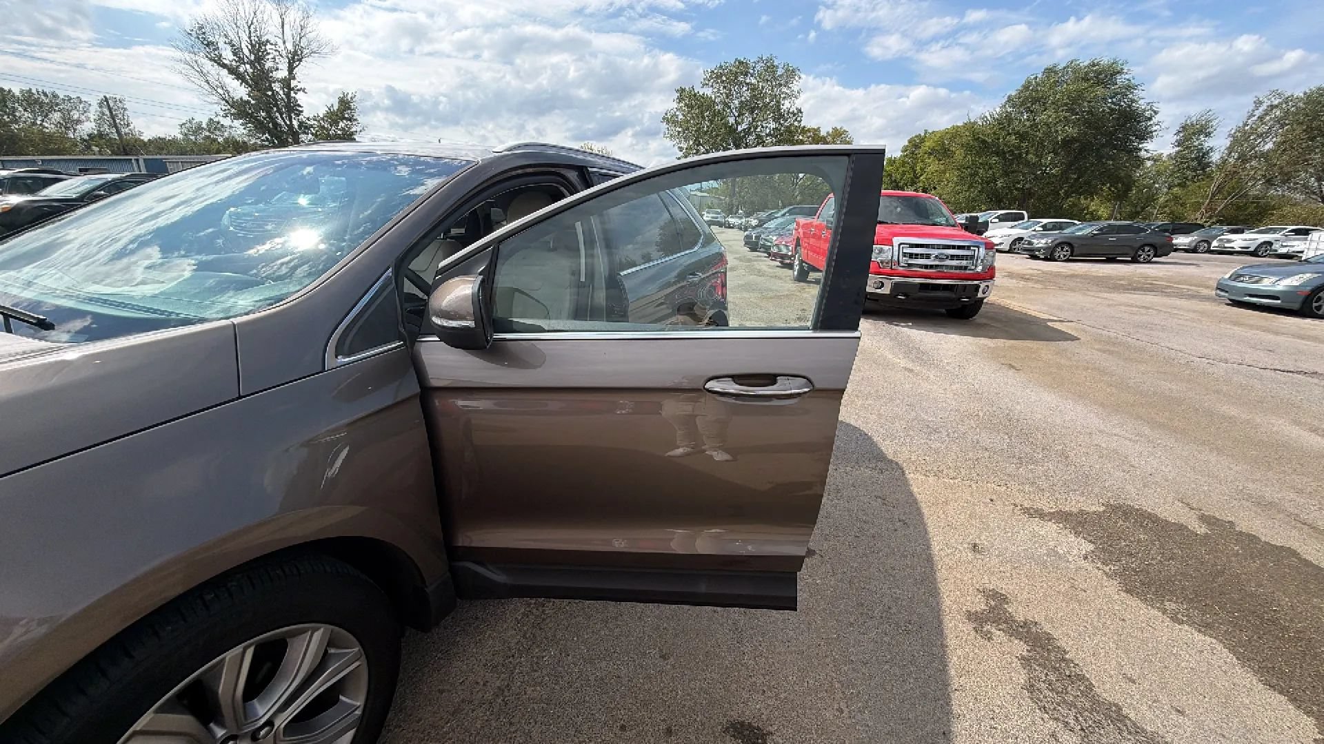 Used 2019 Ford Edge Titanium FWD image 35