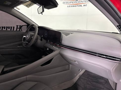 Used 2025 Hyundai Elantra SEL FWD image 32