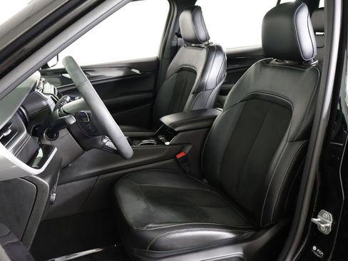 Used 2023 Jeep Grand Cherokee L Laredo image 31