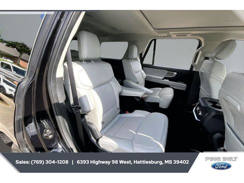 Certified 2025 Ford Expedition Platinum w/ Driver's Package AWD/4WD image 20