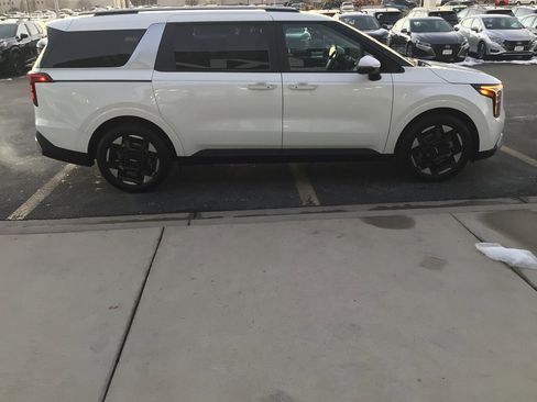 New 2026 Kia Carnival EX image 5
