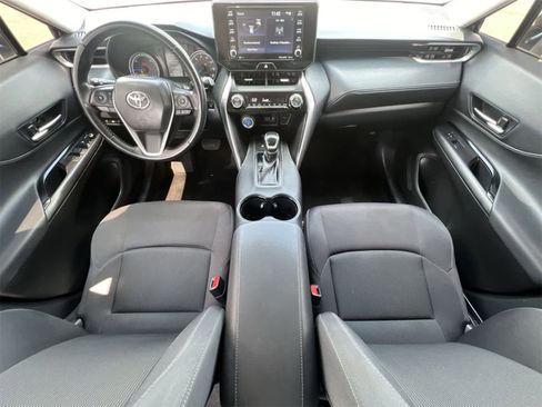 Used 2021 Toyota Venza LE image 16