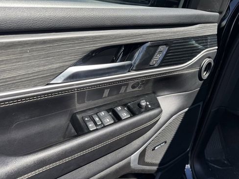 Used 2024 Jeep Wagoneer Series II w/ Flexible Seating Group image 11