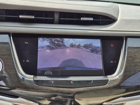 Used 2020 Cadillac XT6 Premium Luxury FWD image 24