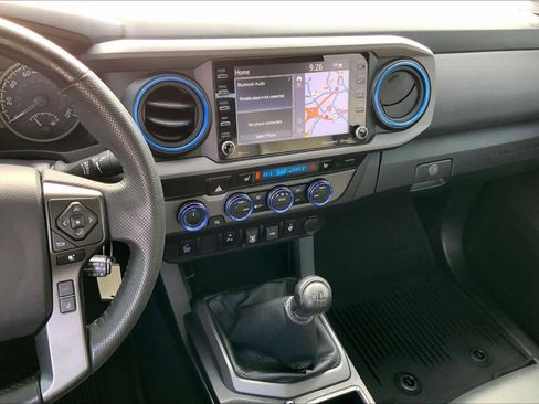 Used 2022 Toyota Tacoma TRD Sport w/ TRD Premium Sport Package AWD/4WD image 7