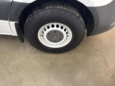 Used 2019 Freightliner Sprinter 2500 image 17