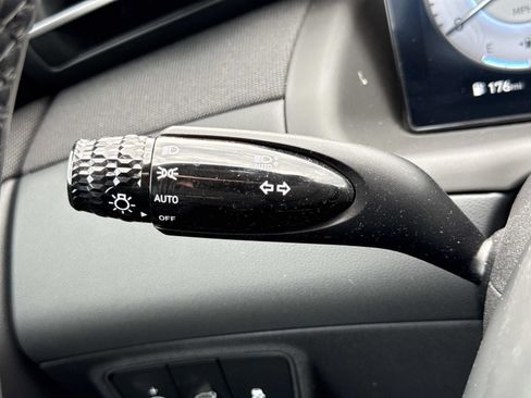 Used 2024 Hyundai Tucson Limited image 16