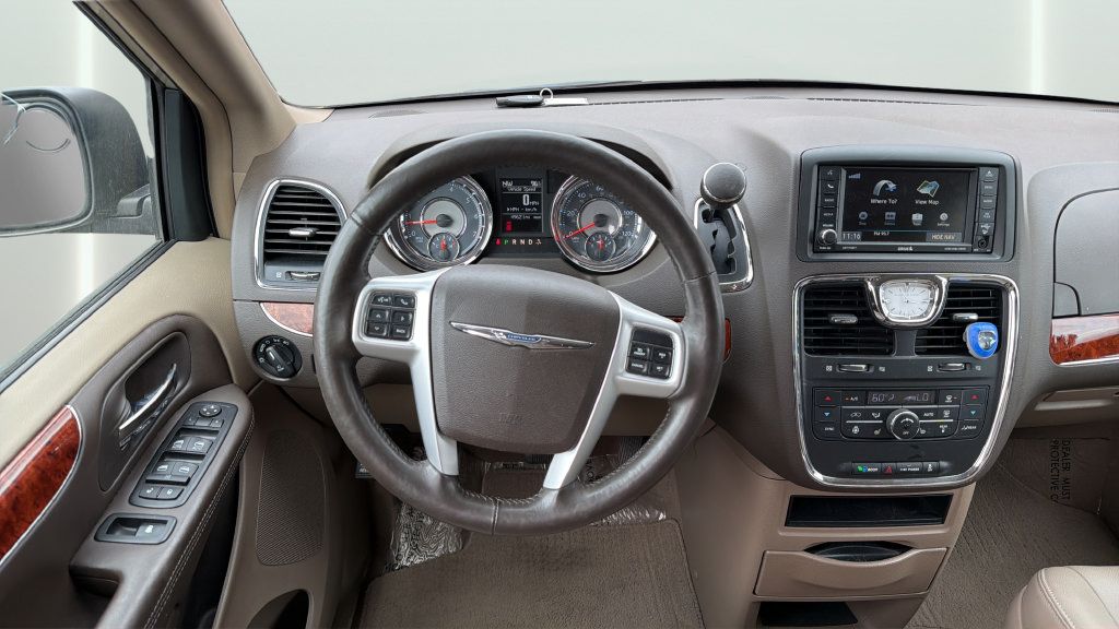 Used 2015 Chrysler Town & Country Touring-L w/ Driver Convenience Group FWD image 25