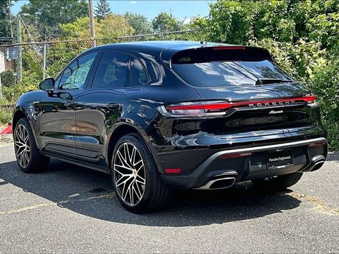 Certified 2023 Porsche Macan AWD/4WD image 3