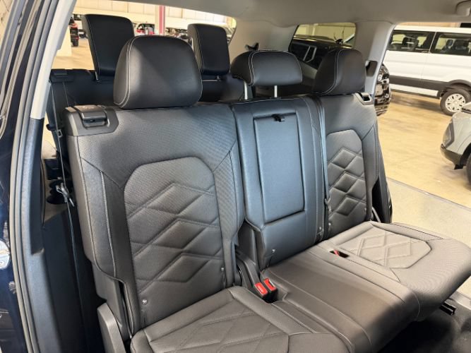 Used 2025 Volkswagen Atlas SE FWD image 32