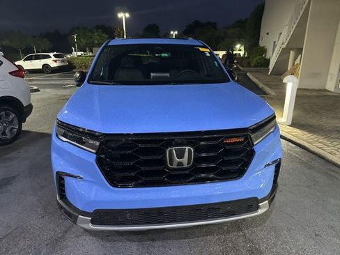 Certified 2025 Honda Pilot TrailSport image 2