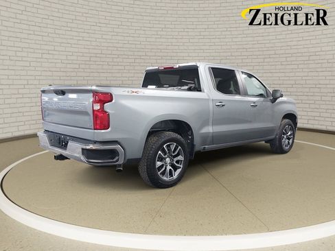 Used 2023 Chevrolet Silverado 1500 LT AWD/4WD image 5