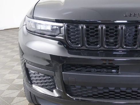 Used 2023 Jeep Grand Cherokee L Laredo AWD/4WD image 13